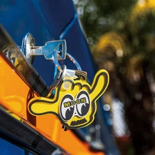 Mooneyes Area-1 Yokohama Japan: NEW!! MOON Shaka Key Ring
