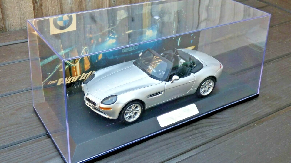BMW Z8 James Bond 007 KYOSHO 1:18 El mundo no es suficiente con estuche coche de juguete E52 Foto 2 de 4