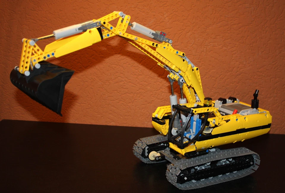 LEGO Technik 8043 Motorisierter Raupenbagger + Aufbauanleitung + OVP + Sticker - Bild 2 von 4