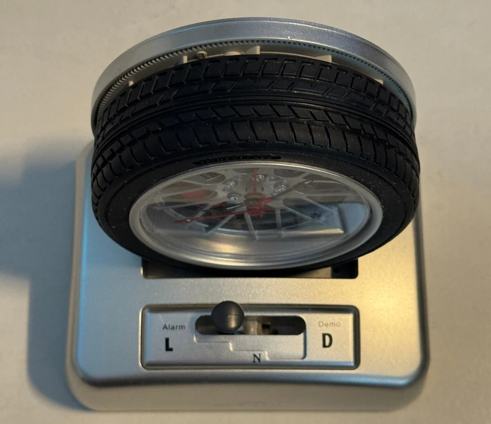 Still Wecker Clock Uhr Reifen Felge Auto Tuning mit Racing Sound - Bild 2 von 4