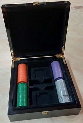 Neues Brettspiel 100 Chip Set im Hochglanz Humidor Case mit einigen NUMMERIERTEN Chips