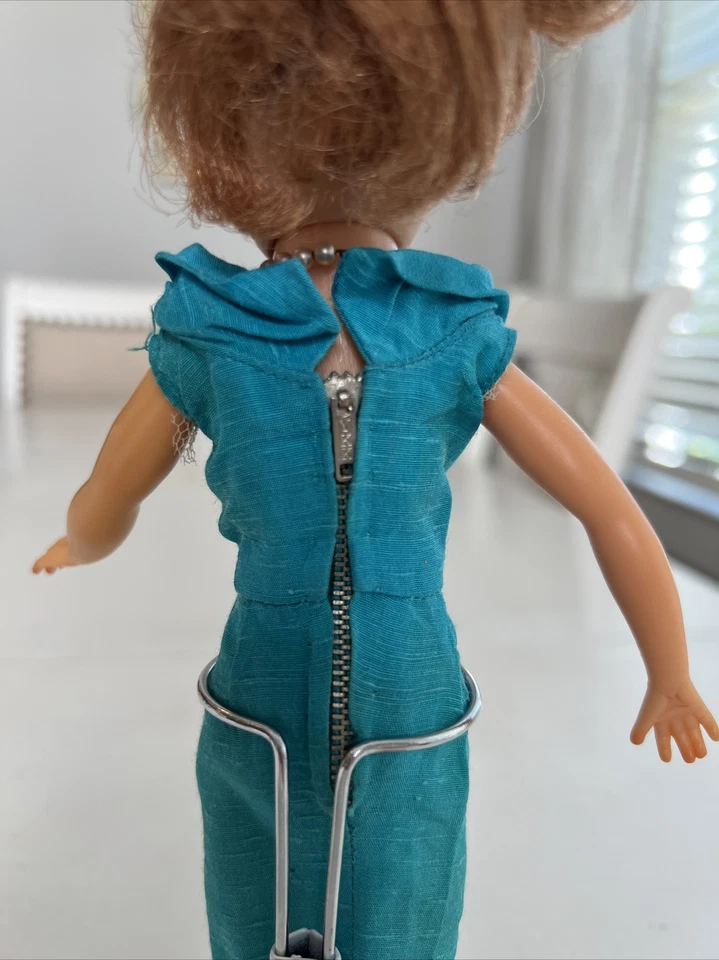 Vintage Uneeda Rare Redhead Suzette Doll with stand -Red Coat, Suit, Zipper,Bags - Image 4 of 4