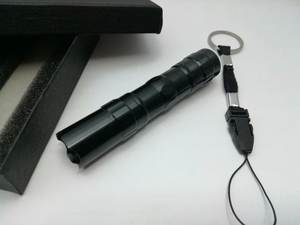 Linterna deportiva mini negra led 3 W multicolor a pilas 3W - Imagen 2 de 4