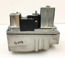 White-Rodgers 36E52-209 Furnace Gas Valve Lennox 39L9301 36E52 209 used #G208