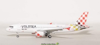 1:400 Phoenix Models Volotea A320-200 EC-NNY 89758 PH411940 Airplane Model
