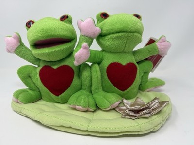 Hallmark Kissin' Couple Singing Dancing Frogs New w/tags Features Sound & Motion