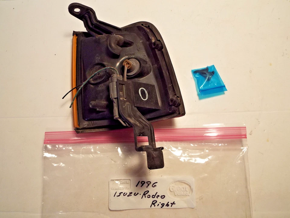 Conjunto de señal de giro derecha Isuzu Rodeo 1996. Usado. Foto 2 de 2