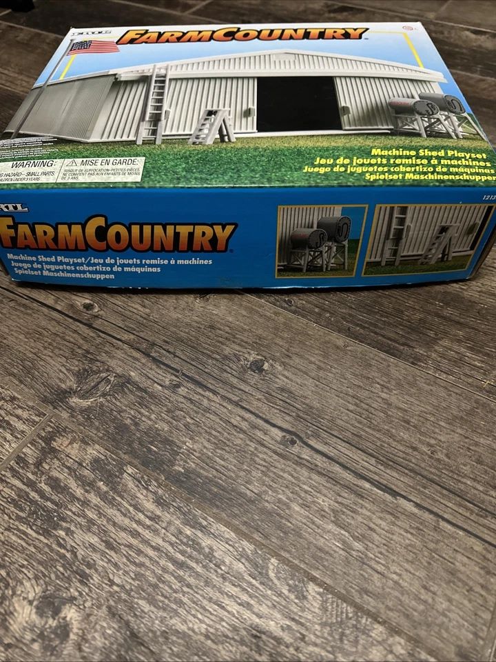 ERTL FARM COUNTRY 1/64th SCALE MACHINE SHED PLAYSET - Image 2 of 4