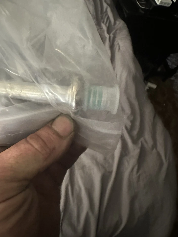 Línea líquida de aire acondicionado con conjunto de manguera de tubo de orificio 4 estaciones 56824 Dodge Ram 98-01 Foto 3 de 4