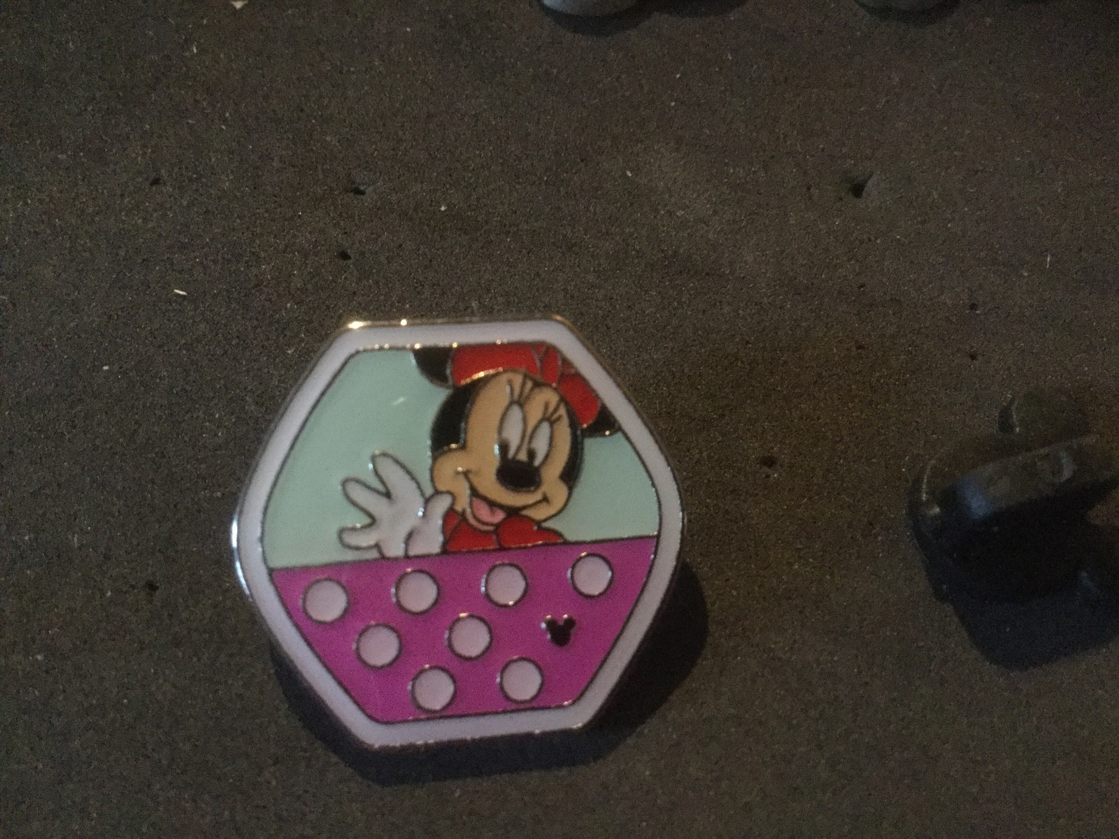 Disney HKDL Fun Day Hidden Mickey Pin.  Ferris Wheel.  MINNIE MOUSE.  2 Of 12.