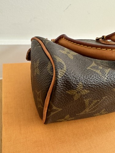 Authentic LOUIS VUITTON Monogram Canvas Speedy Nano - Picture 19 of 20