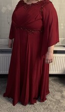 Damen Abendkleid in rot Gr. 54. Das Kleid ist...