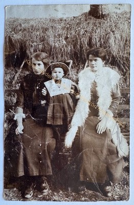 orig. Photo postcard photograph picture old mother child woman boy around 1915