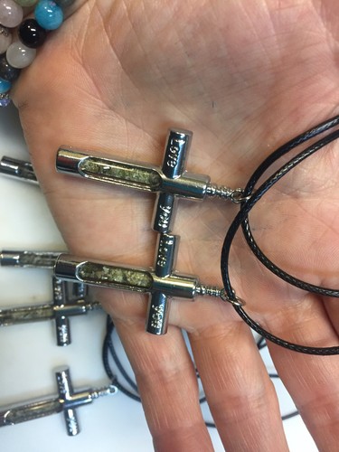 Collana Croce Tubo Vetro Artigianale Ciondolo Cristallo Tormalina Verde o Nero - Foto 8 di 12