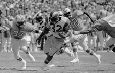 Los Angeles Rams RB Cullen Bryant sprints past Houston Oilers Greg - Old Photo