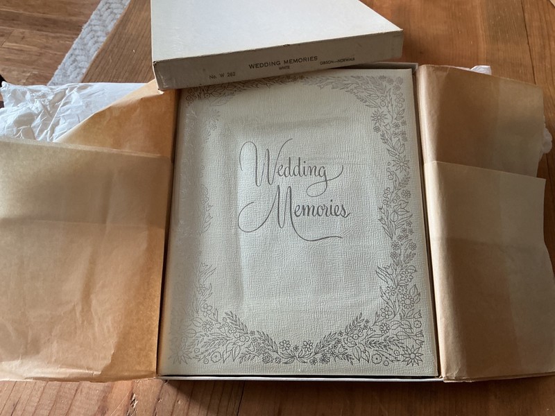 NEW Vintage WEDDING MEMORIES ALBUM Book w/Box White - Gibson-Norwalk 1950s