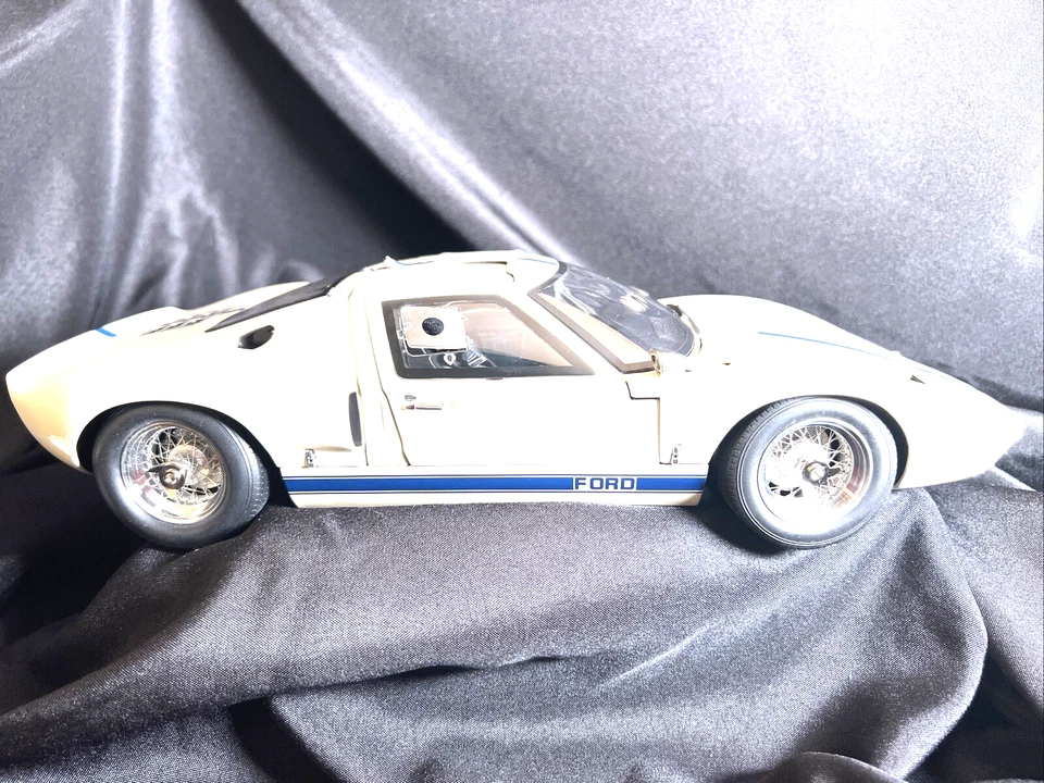 GMP Ford GT40 Street White/Blue Stripes 1:12 Scale Inv. #3346 - Image 2 of 4