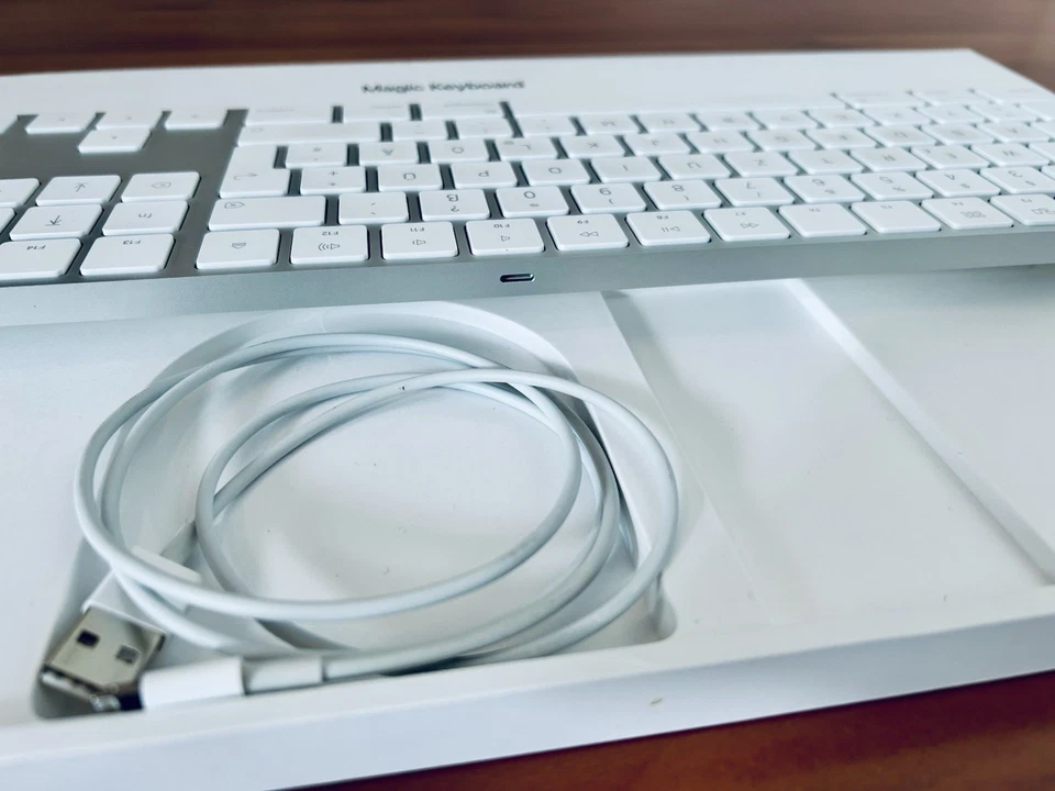 Apple Magic Keyboard mit Ziffernblock + OVP + Ladekabel - Bild 4 von 4