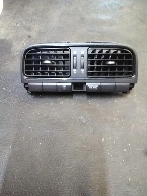 Buse de ventilation Centrale de Tableau de Bord Volkswagen Polo de 2010 - Photo 1/4