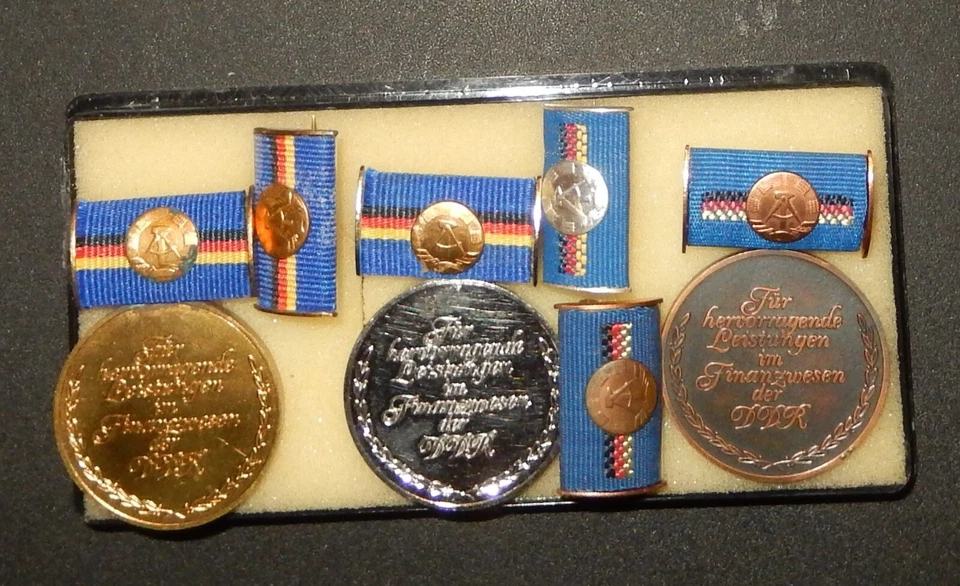 3 DDR Medaillen  1.Satz - Bild 2 von 3