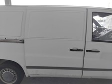 Mercedes Vito 638 Kastenwagen Schiebet&uuml;r rechts arktikweiss 9147 Rost BJ2003
