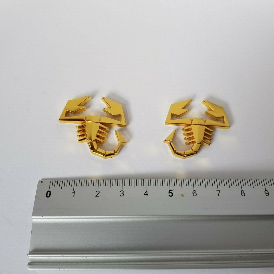 Set 2 Emblemi 3d In Metallo Testa Alieno Adesivo Auto Logo