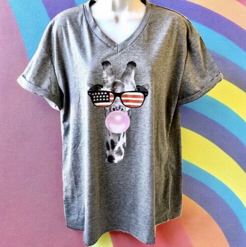 Giraffe V-neck Gray T-shirt Blowing Bubblegum 4th Of July Womens XL