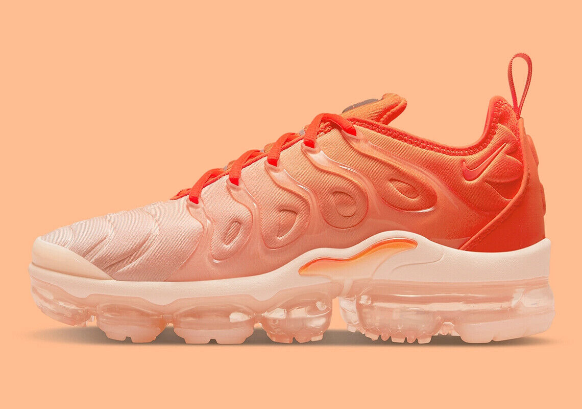 white air vapormax plus women's