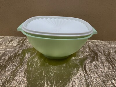Tupperware New Beautiful Color Large Press & Seal Bowl 2.8L in Pastel Mint Green