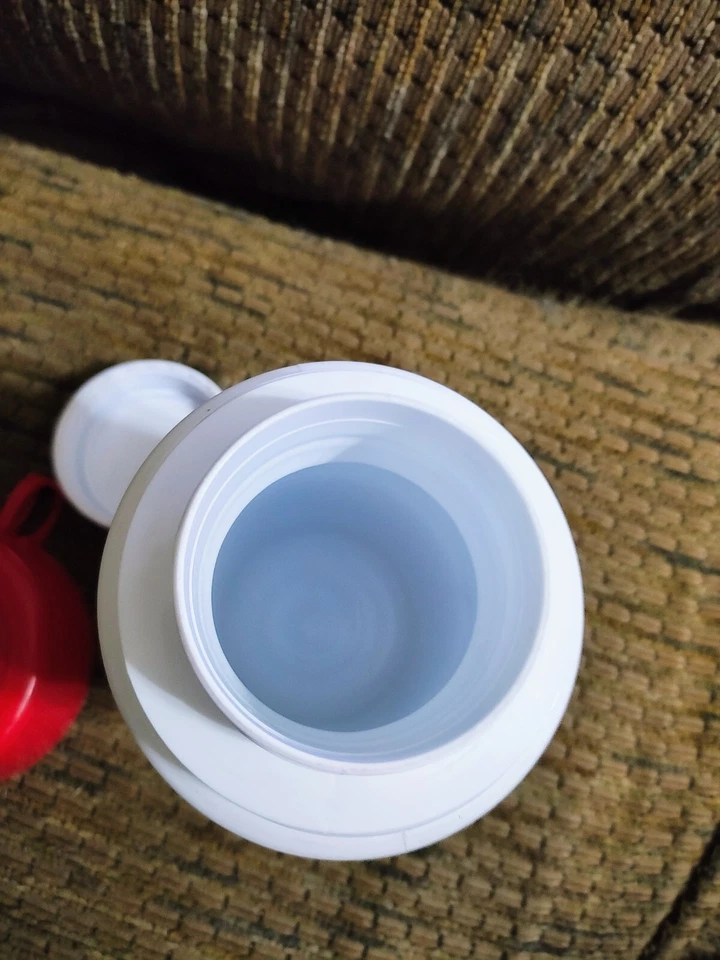 Termo Verde Ejército Hombres Fiambrera Termo Toy Story Disney Gorra Roja Limpia Foto 2 de 4