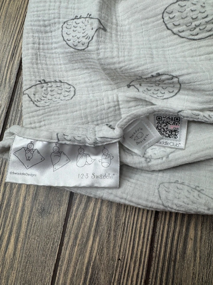 Manta SwaddleDesigns para bebé con estampado de erizo 100 % algodón muselina suave Foto 3 de 4