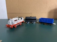 Thomas & Friends Trackmaster Stanley Motorized Train Engine + Cars 2009 WORKS!