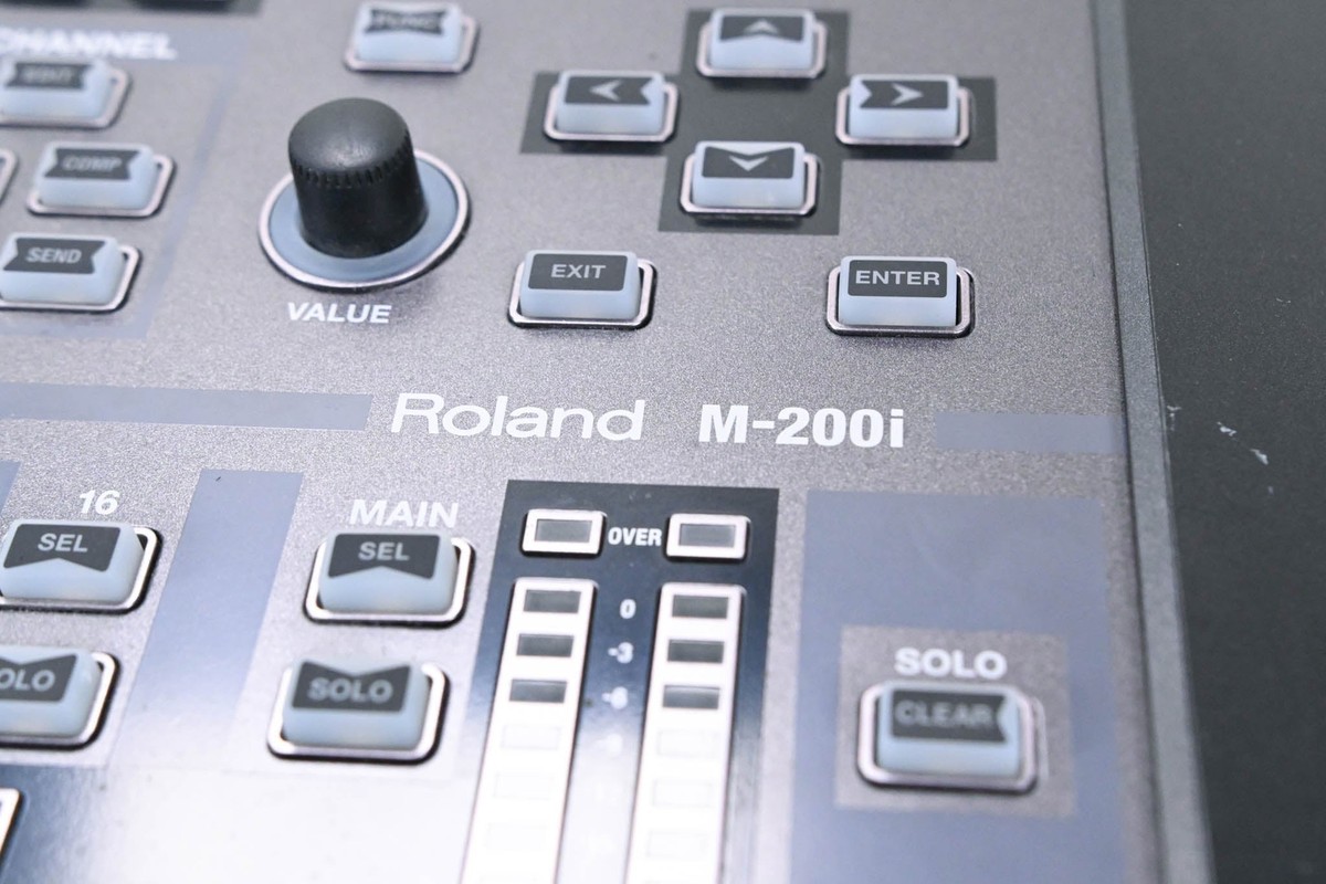 Roland M-200i 32-Channel Live Digital V-Mixer Console Roland M-200i 32-Channel Live Digital V-Mixer Console