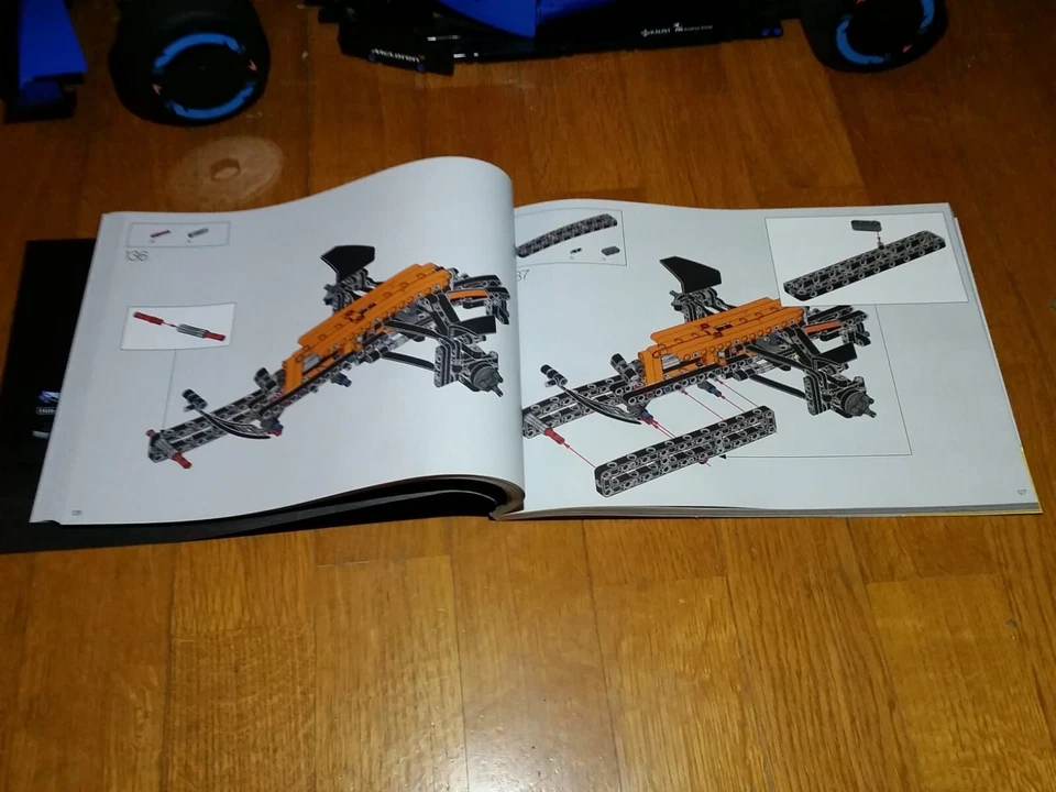 LEGO Technic 42141 McLaren Formula 1 Team 2022 (First Edition), foto 4 di 5
