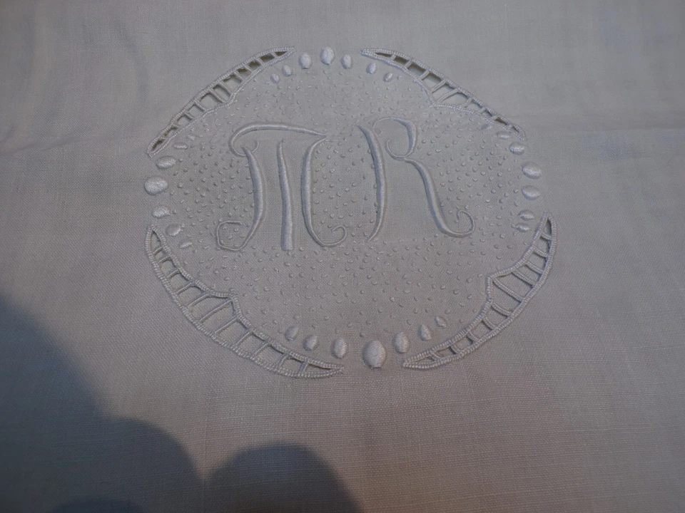 Linge ancien Drap en métis écru avec jours  monogramme MR - Photo 2/4