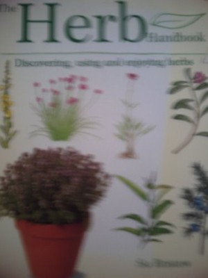 The Herb Handbook : Discovering, using and enjoying herbs,Su Bri