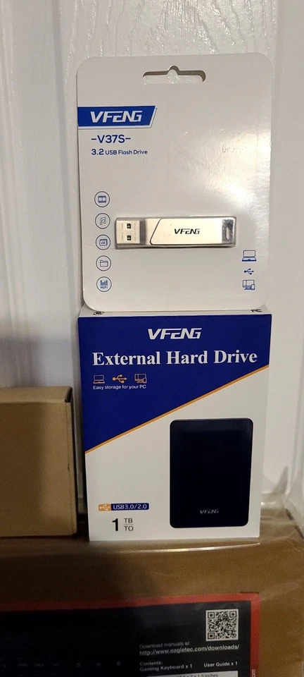 Paquete de disco duro de 1,628 TB (concentrador USB-C + 2 discos duros y 1 memoria USB + teclado) Foto 2 de 4