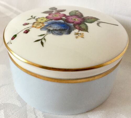 BEAUTIFUL ROYAL WORCESTER PALE BLUE TRINKET OR POWDER BOX, EXCELLENT CONDITION - Picture 3 of 11