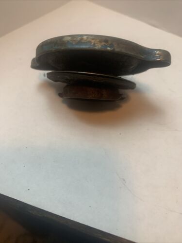 Antique Metal Radiator Or Oil Twist Cap - Picture 3 of 6