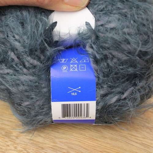 FFF Over Filati Grey Eyelash Soft Wool Nylon Lot of 2 65 Yard Balls Skeins Yarn - Picture 4 of 4