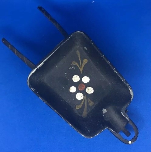 CARRETILLA NEGRA DE HIERRO FUNDIDO PARA CASA DE MUÑECAS VINTAGE/ANTIGUA - Imagen 5 de 9