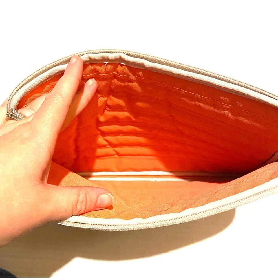 Funda Belkin con cremallera técnica para tablet a lunares Foto 3 de 4