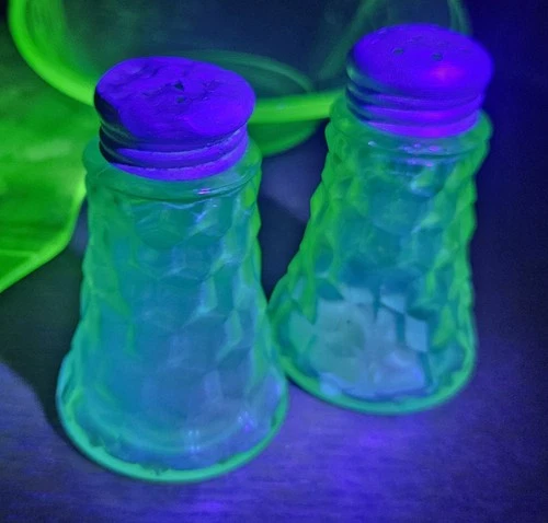 Jeannette Depression Uranium Cube Glass Salt and Pepper Shaker Set 1930s Green
