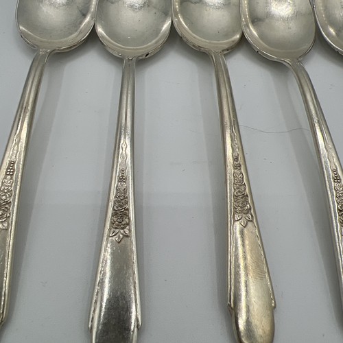 LOT OF 37 Gardenia Silverware WM Rogers & Son Silverplate Flatware Set IS - Picture 13 of 17