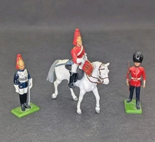 3 Britains Miniatures Bugler Soldier Riding Horse Ceremonial Guard 1973 England