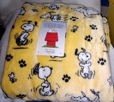 Berkshire Peanuts SNOOPY Plush Yellow Throw 60"x 70" New Extra Long