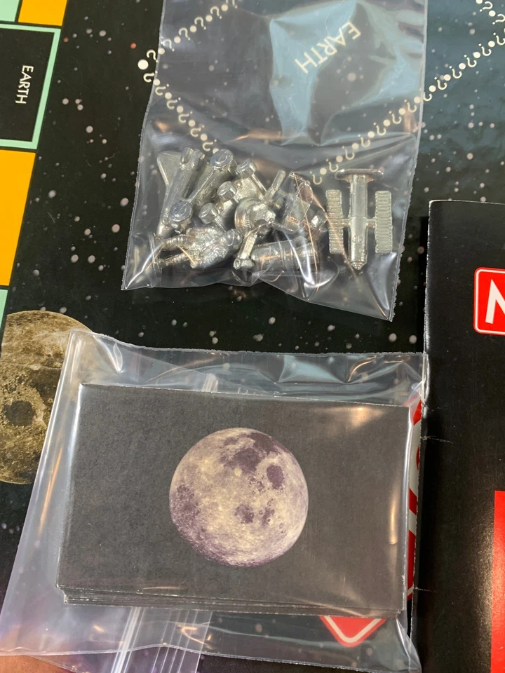 100% Complete Vintage 1998  Monopoly US Space Program Edition - Image 2 of 4