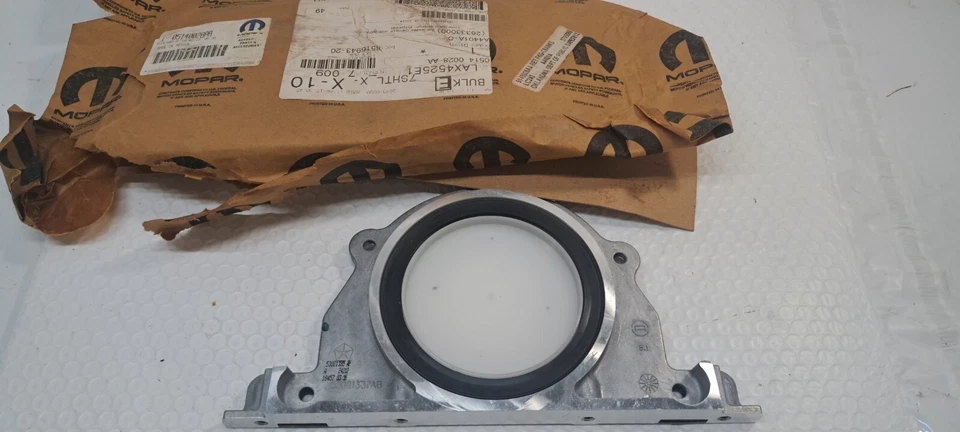 Retenedor de sello de aceite del cigüeñal trasero Mopar Ram 2500 2011-2016 Mopar 05140028AA Foto 3 de 4