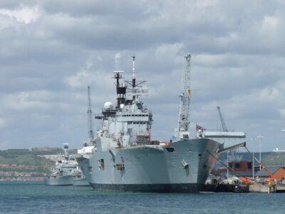 Foto 6x4 HMS Illustrious in Portsmouth Hafen Portsea Nahaufnahme der A c2009