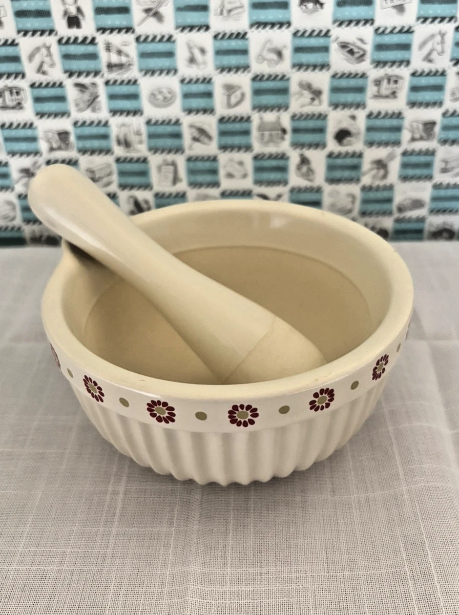 Laura Ashley ‘Daisy’ Collection pestle & mortar cream ceramic flowers Country